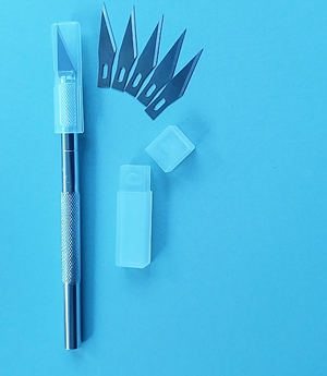 Knife balsa light duty including 5spare blades  each.  (TS0769)